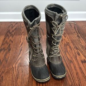 Sorel Lace up boot